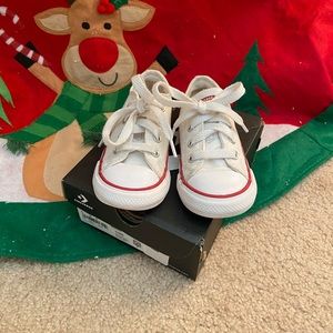 Converse infant size 6 white